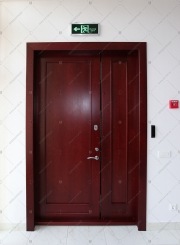 Дверь стальная двустворчатая входная БАСТИОН-3. Панель из массива дуба тонированная