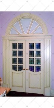 Двустворчатый дверной блок из массива дуба, крашеный, со стеклянными филёнками