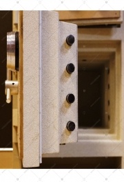 Сейф БАСТИОН-5 с открытой дверцей (вид с торца)