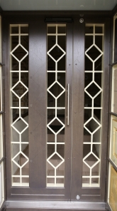 Двустворчатая охранно-декоративная решётчатая дверь в офис СуперЛюкс "Луперк"