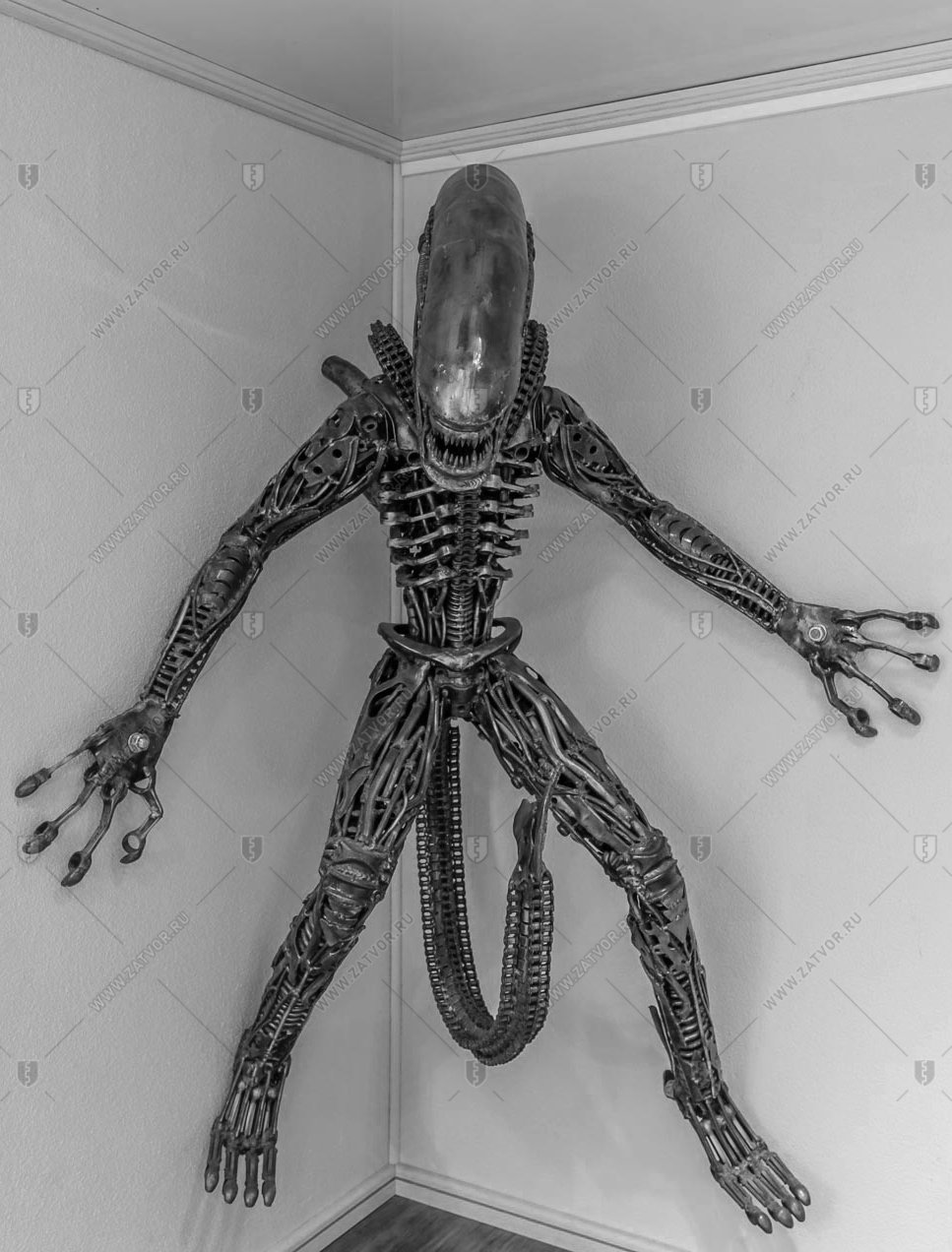 Металлическая декоративная фигурка "Чужой"_0